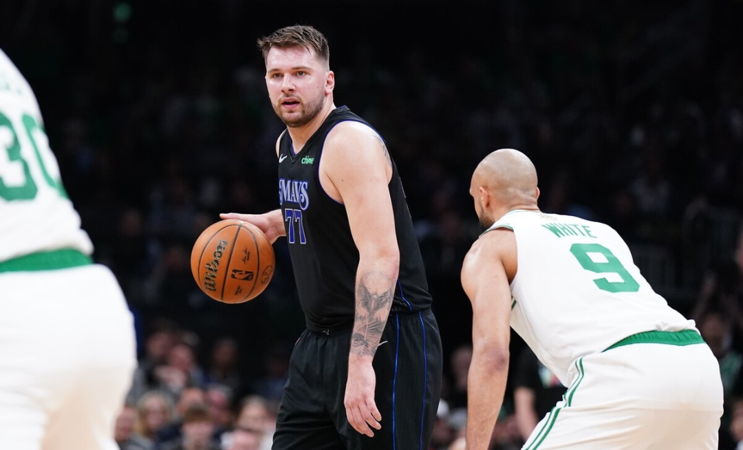 雷速-东契奇回归赛场，大胜首场状态亮眼，日本队观众沸腾！的简单介绍